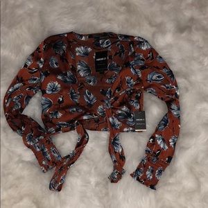 FOREVER 21 Cropped Floral Long Sleeve Shirt